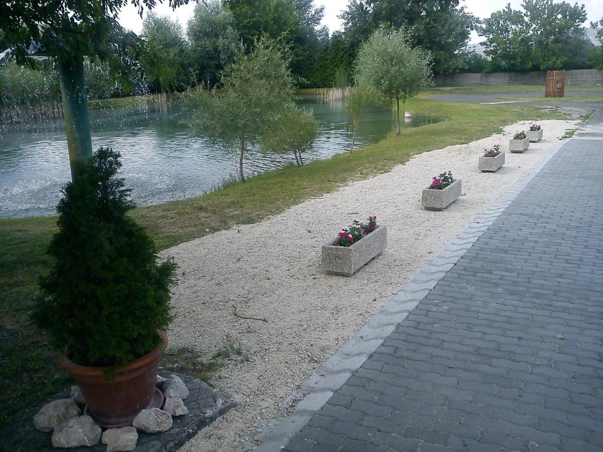 Grante Motel Esztergom Exterior foto